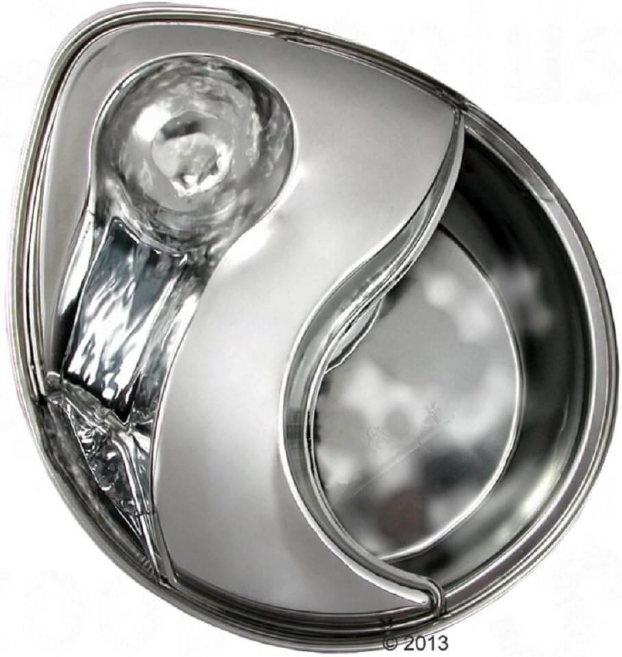 Pioneer Pet Fountain working with continuous water flow and stainless steel design